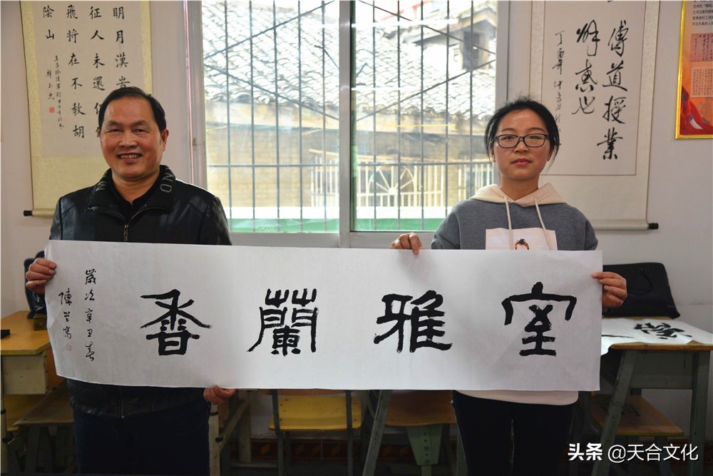 “传统文化进校园”书法创作活动在苍溪县城郊中学举行