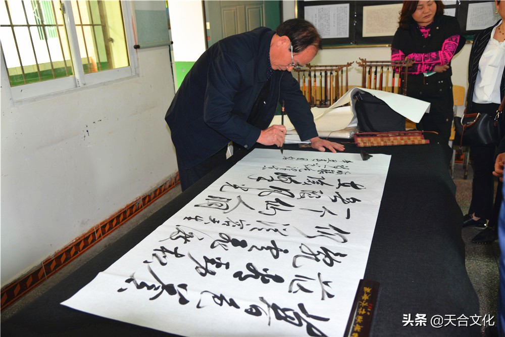 “传统文化进校园”书法创作活动在苍溪县城郊中学举行
